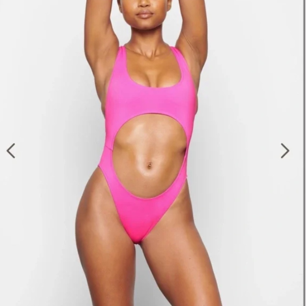 SKIMS SWIM CUT OUT MONOKINI pink